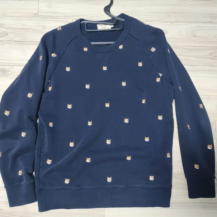 [BUNJANG] Maison Kitsune Multi Fox Head Navy Sweatshirt L / 메종키츠네 멀티 폭스 헤드 네이비 맨투맨 L 백화점판