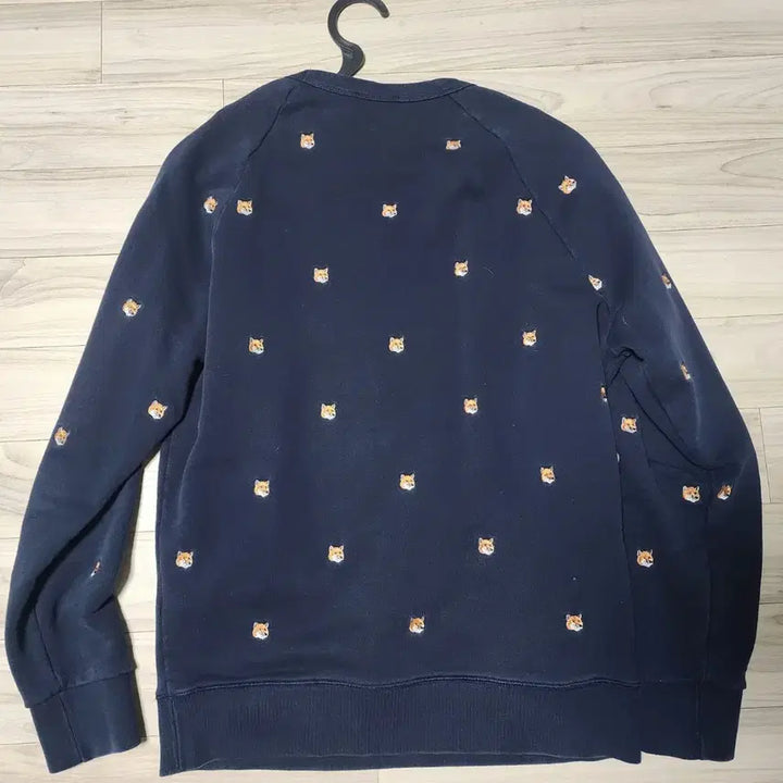 [BUNJANG] Maison Kitsune Multi Fox Head Navy Sweatshirt L / 메종키츠네 멀티 폭스 헤드 네이비 맨투맨 L 백화점판