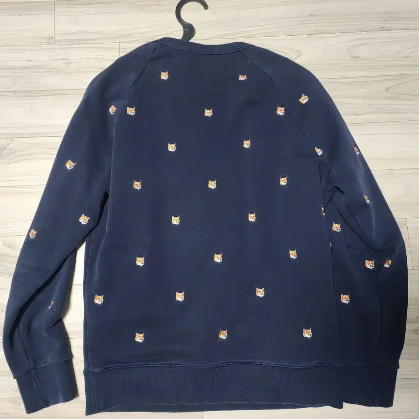 [BUNJANG] Maison Kitsune Multi Fox Head Navy Sweatshirt L / 메종키츠네 멀티 폭스 헤드 네이비 맨투맨 L 백화점판