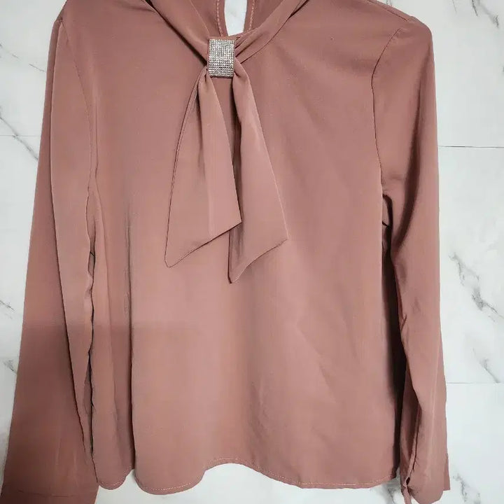 [BUNJANG] Pink Blouse with Cubic Detail - Date Look / 새상품 핑크  블라우스 큐빅  데이트룩  55 66