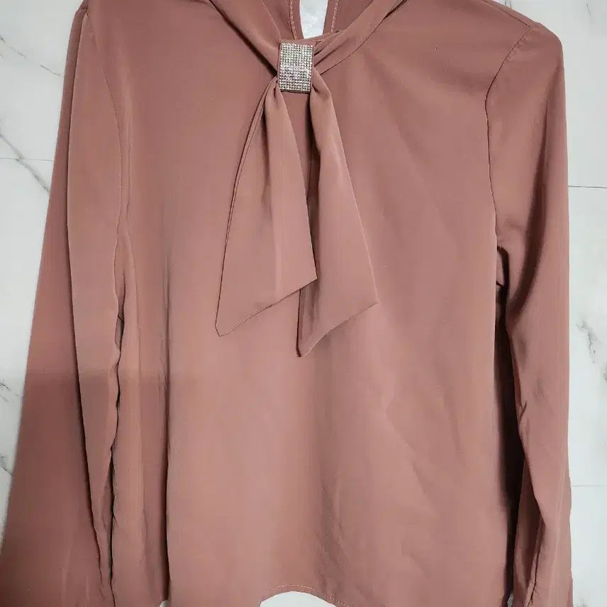 [BUNJANG] Pink Blouse with Cubic Detail - Date Look / 새상품 핑크  블라우스 큐빅  데이트룩  55 66