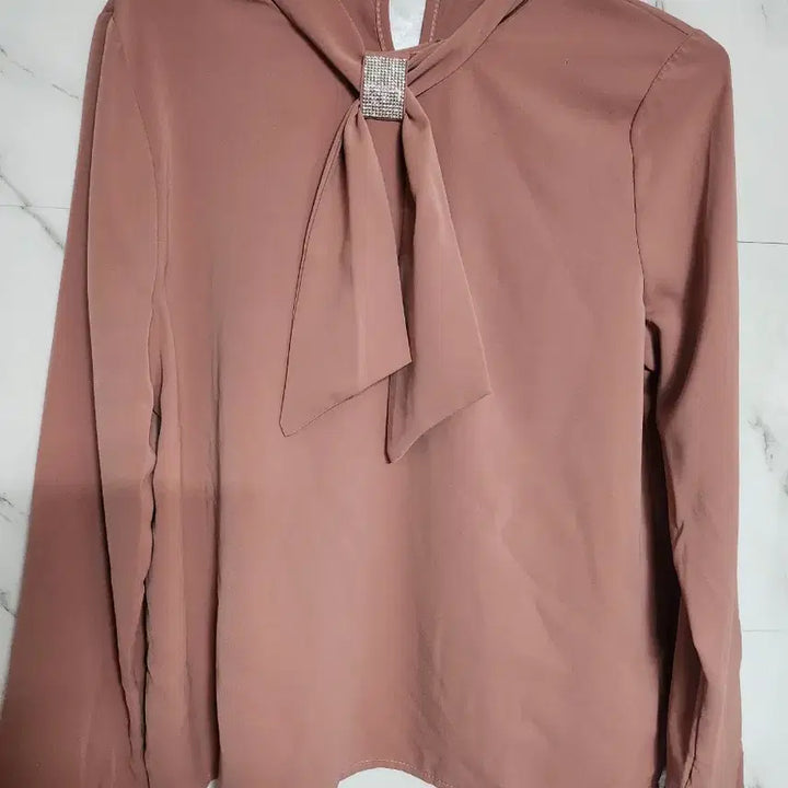 [BUNJANG] Pink Blouse with Cubic Detail - Date Look / 새상품 핑크  블라우스 큐빅  데이트룩  55 66