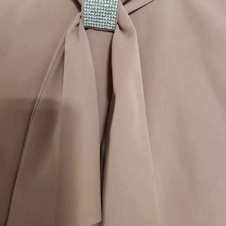 [BUNJANG] Pink Blouse with Cubic Detail - Date Look / 새상품 핑크  블라우스 큐빅  데이트룩  55 66