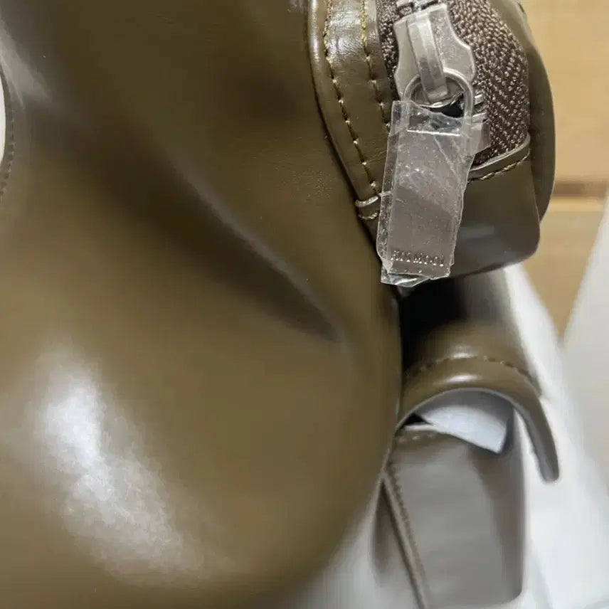 [BUNJANG] KOIMOOI Pocket Hobo Bag (Khaki Brown) / (새상품)코이무이 포켓 호보백 미디움 사이즈(카키브라운)