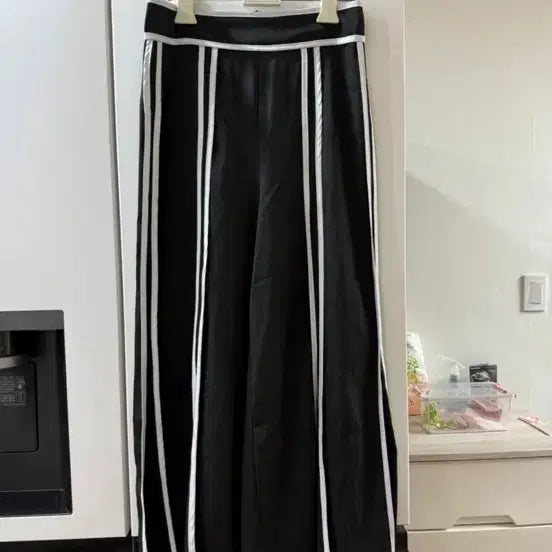 [BUNJANG] Black Wide Leg Pants with Split Hem - Size M / 5/26까지 블랙 밑트임 줄포인트 와이드 팬츠 M