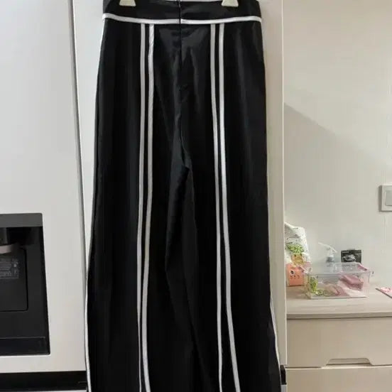 [BUNJANG] Black Wide Leg Pants with Split Hem - Size M / 5/26까지 블랙 밑트임 줄포인트 와이드 팬츠 M