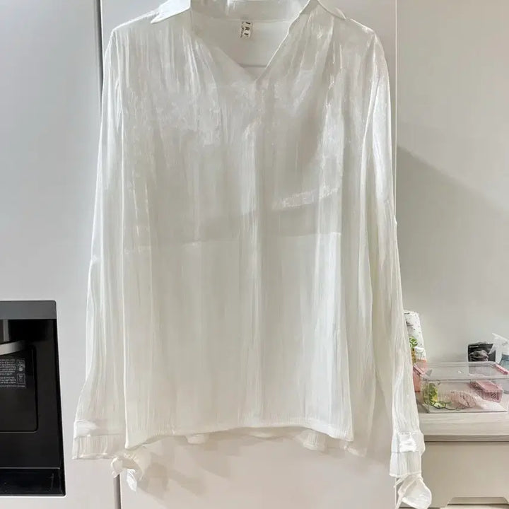 [BUNJANG] White Satin Blouse with Ribbon Detail / 5/26까지 화이트 새틴 블라우스