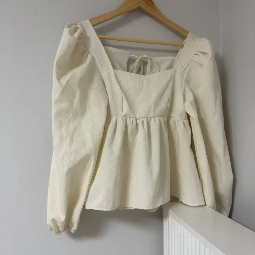 [BUNJANG] Ivory Back Ribbon Puff Sleeve Blouse / 아이보리 백리본 퍼프 끈 블라우스