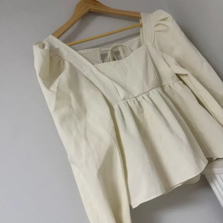 [BUNJANG] Ivory Back Ribbon Puff Sleeve Blouse / 아이보리 백리본 퍼프 끈 블라우스