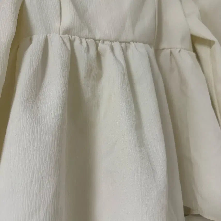 [BUNJANG] Ivory Back Ribbon Puff Sleeve Blouse / 아이보리 백리본 퍼프 끈 블라우스