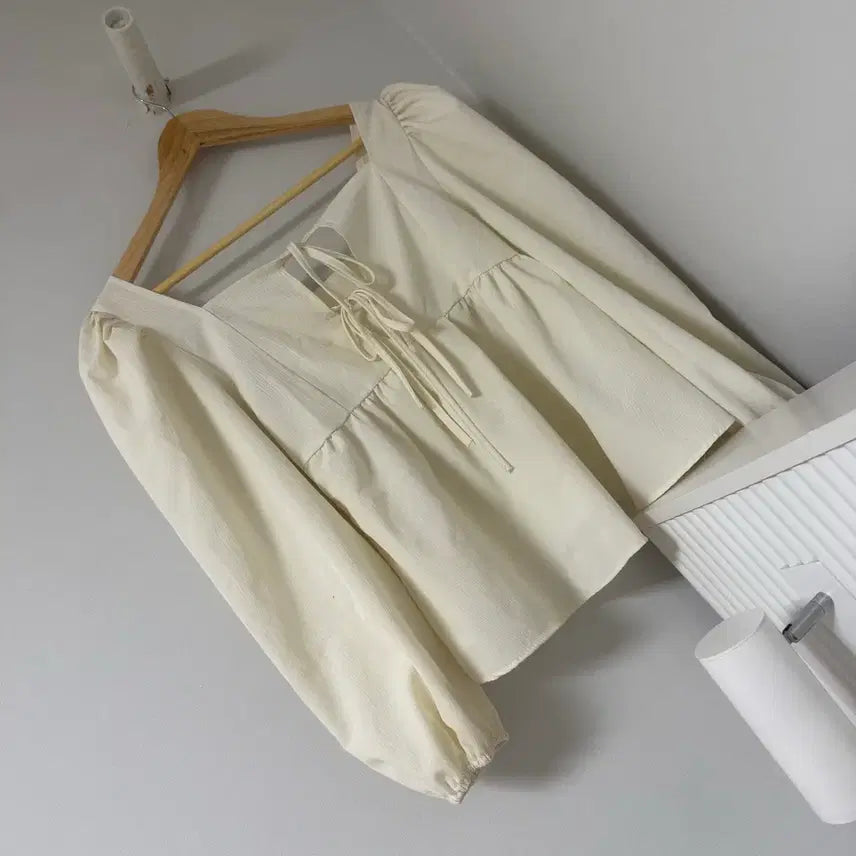 [BUNJANG] Ivory Back Ribbon Puff Sleeve Blouse / 아이보리 백리본 퍼프 끈 블라우스