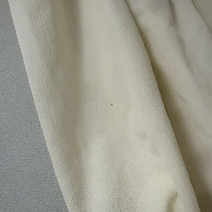 [BUNJANG] Ivory Back Ribbon Puff Sleeve Blouse / 아이보리 백리본 퍼프 끈 블라우스