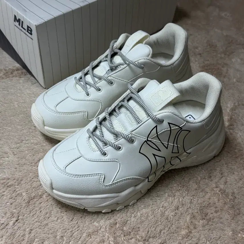[BUNJANG] MLB New York Yankees Big Ball Chunky Sneakers White / MLB 엠엘비 빅볼청키 뉴욕양키스 운동화 화이트