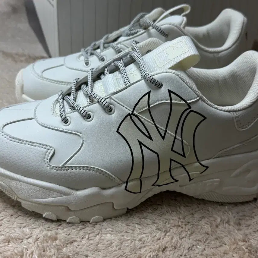 [BUNJANG] MLB New York Yankees Big Ball Chunky Sneakers White / MLB 엠엘비 빅볼청키 뉴욕양키스 운동화 화이트
