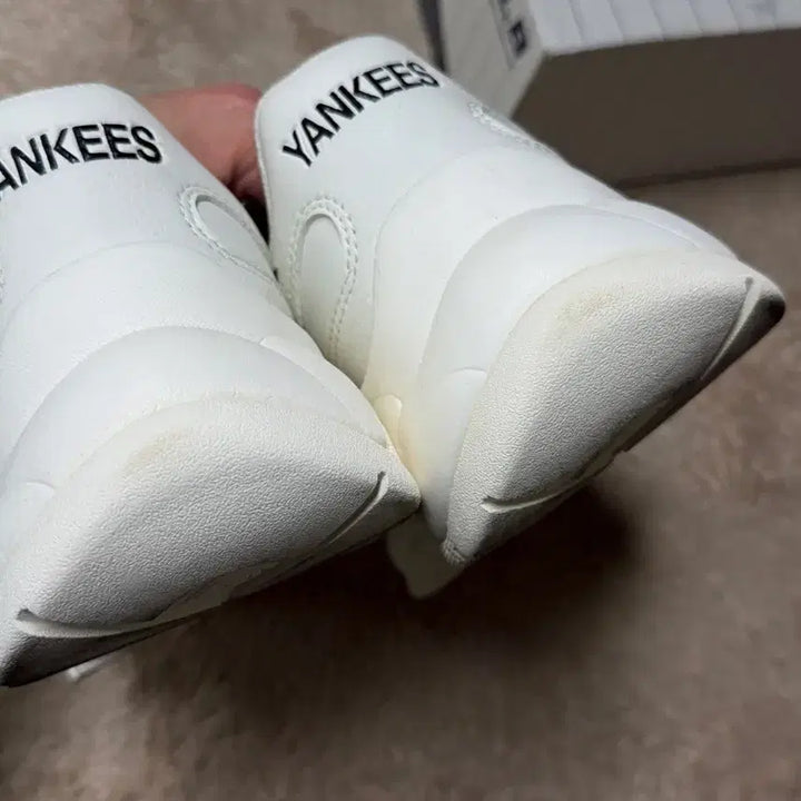 [BUNJANG] MLB New York Yankees Big Ball Chunky Sneakers White / MLB 엠엘비 빅볼청키 뉴욕양키스 운동화 화이트