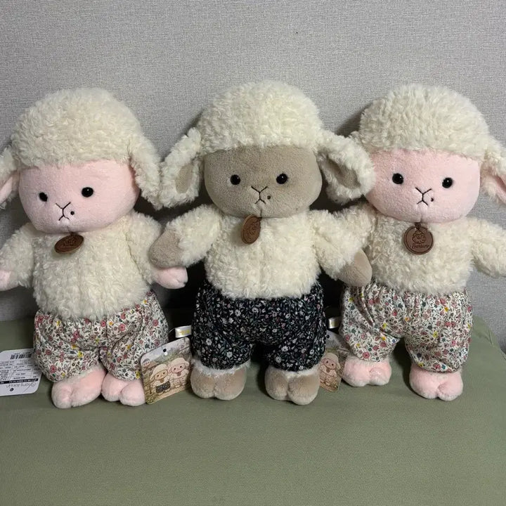 [BUNJANG] Yangboksun Sheep Doll Keychain / 몸빼바지 시골양 양복순 인형키링 양인형 양 애착인형
