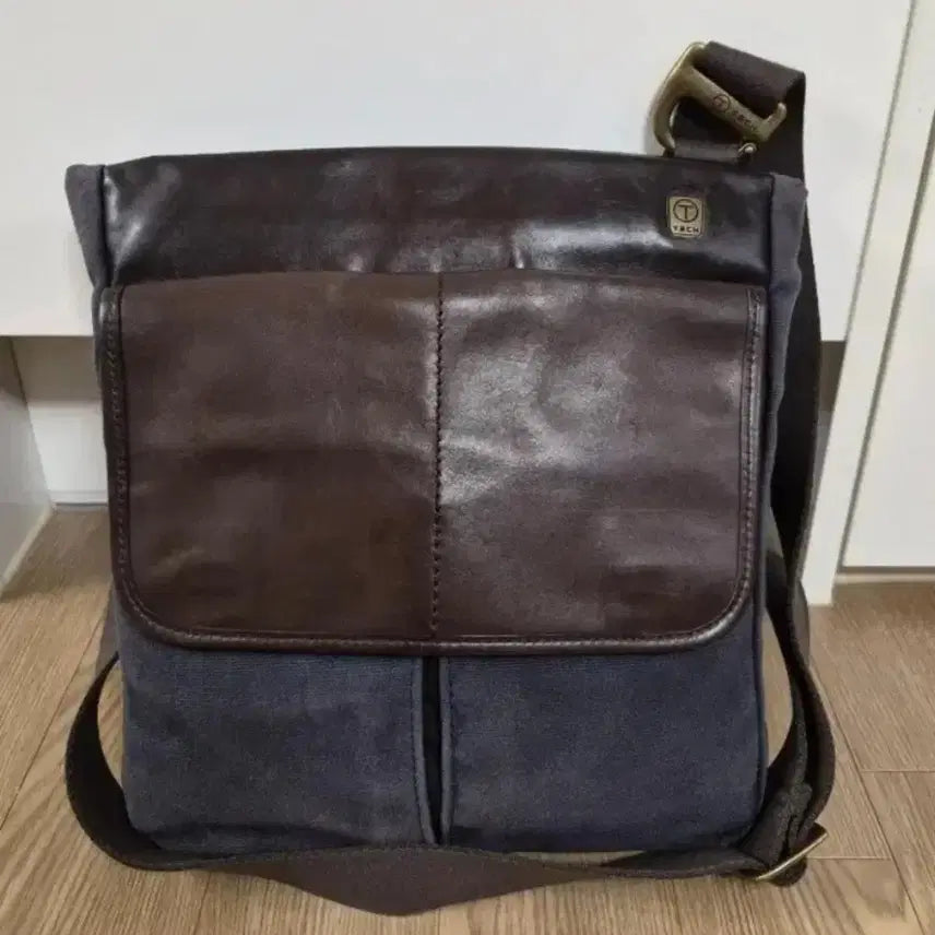 [BUNJANG] Tumi T-TECH Essential Gear Crossbody Bag / 투미 T-TECH 에센셜 기어 크로스백