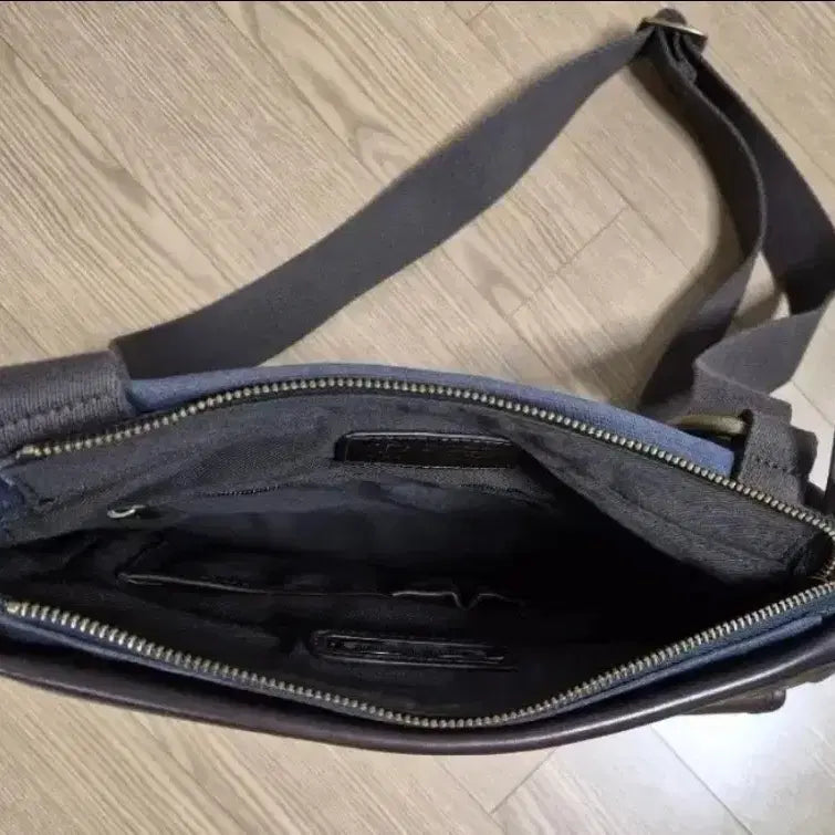 [BUNJANG] Tumi T-TECH Essential Gear Crossbody Bag / 투미 T-TECH 에센셜 기어 크로스백