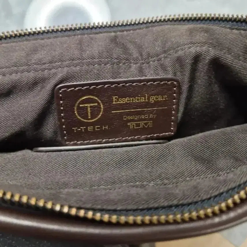 [BUNJANG] Tumi T-TECH Essential Gear Crossbody Bag / 투미 T-TECH 에센셜 기어 크로스백