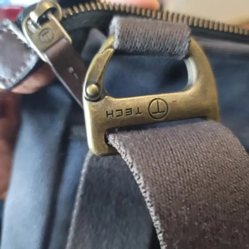 [BUNJANG] Tumi T-TECH Essential Gear Crossbody Bag / 투미 T-TECH 에센셜 기어 크로스백