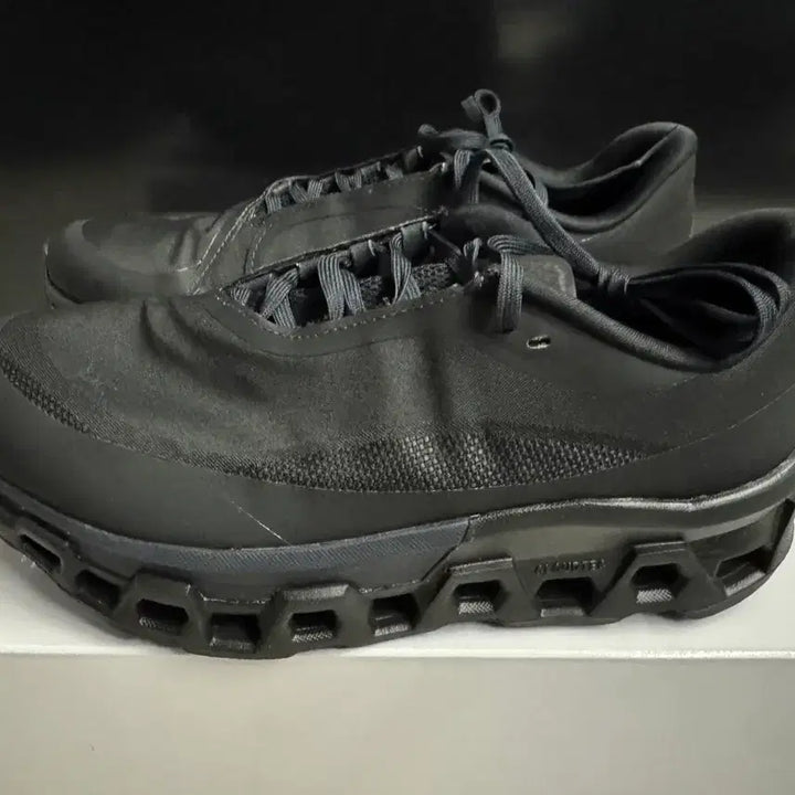[BUNJANG] Pap x On Running Cloudmonster Black Sneakers / [260]파프x온러닝 클라우드몬스터 블랙