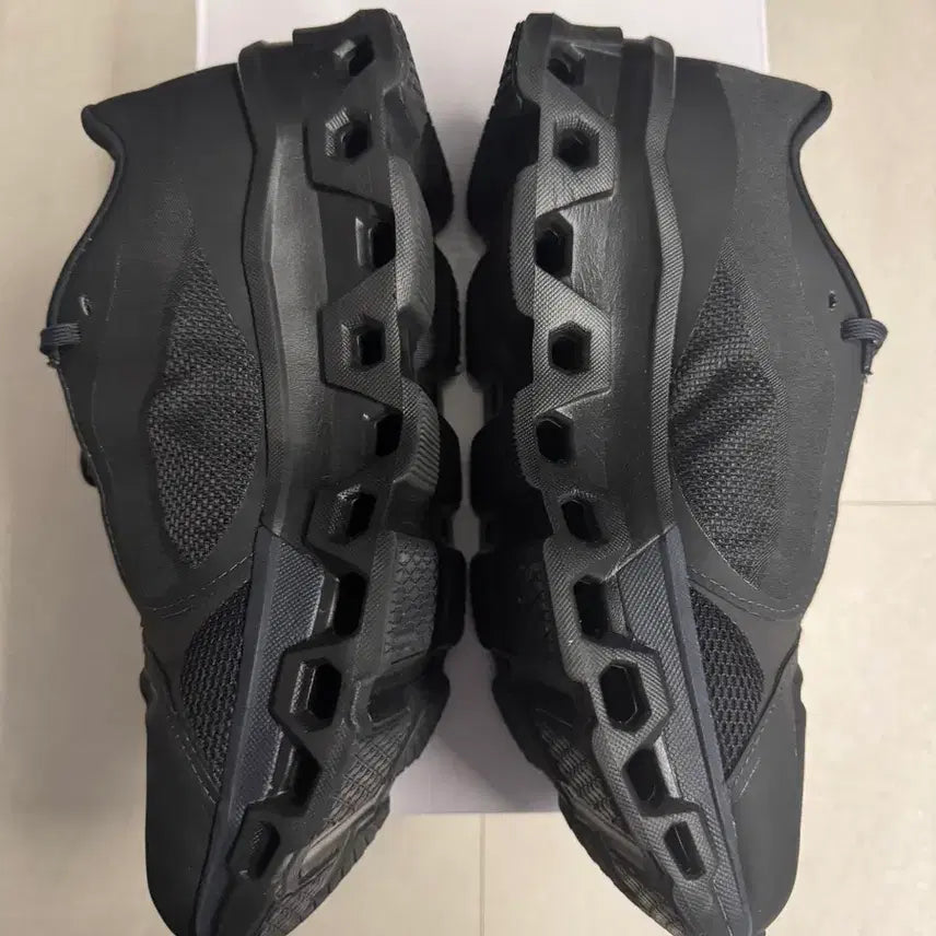 [BUNJANG] Pap x On Running Cloudmonster Black Sneakers / [260]파프x온러닝 클라우드몬스터 블랙