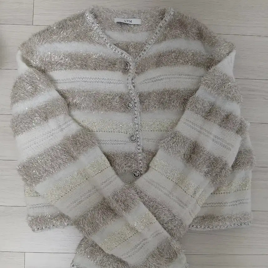 [BUNJANG] Lovemin Muse Glitter Horizontal Cardigan Champagne Lumiere Silver Pale / 러브민 뮤즈 글리터 호리젠탈 가디건 1사이즈 샴페인루미에르 실버페일