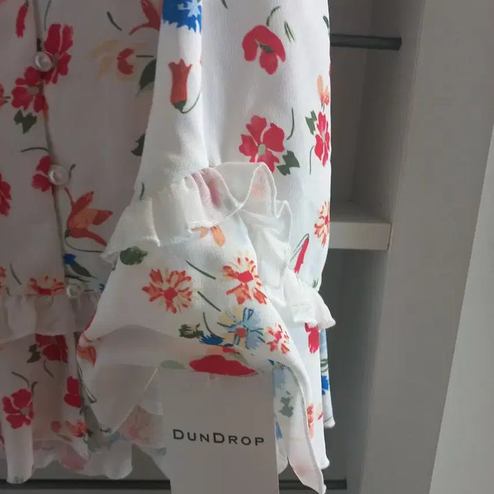 [BUNJANG] Dundrop Flower V-Neck Puff Dress / 새상품던드롭 fancy flower v neck puff dress, s