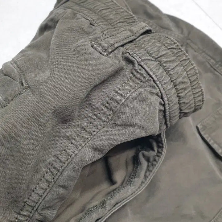 [BUNJANG] Uniqlo Cargo Pants Khaki / 유니클로 카고 바지 카키 68-76