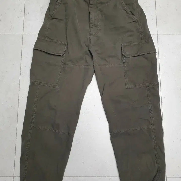 [BUNJANG] Uniqlo Cargo Pants Khaki / 유니클로 카고 바지 카키 68-76