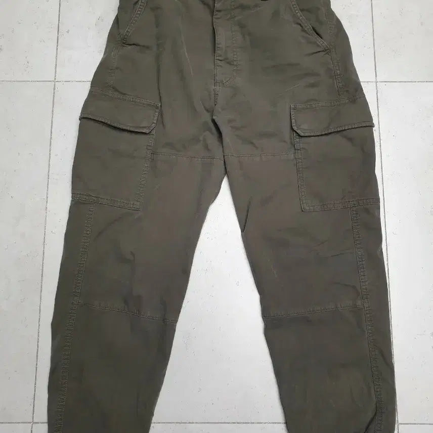 [BUNJANG] Uniqlo Cargo Pants Khaki / 유니클로 카고 바지 카키 68-76
