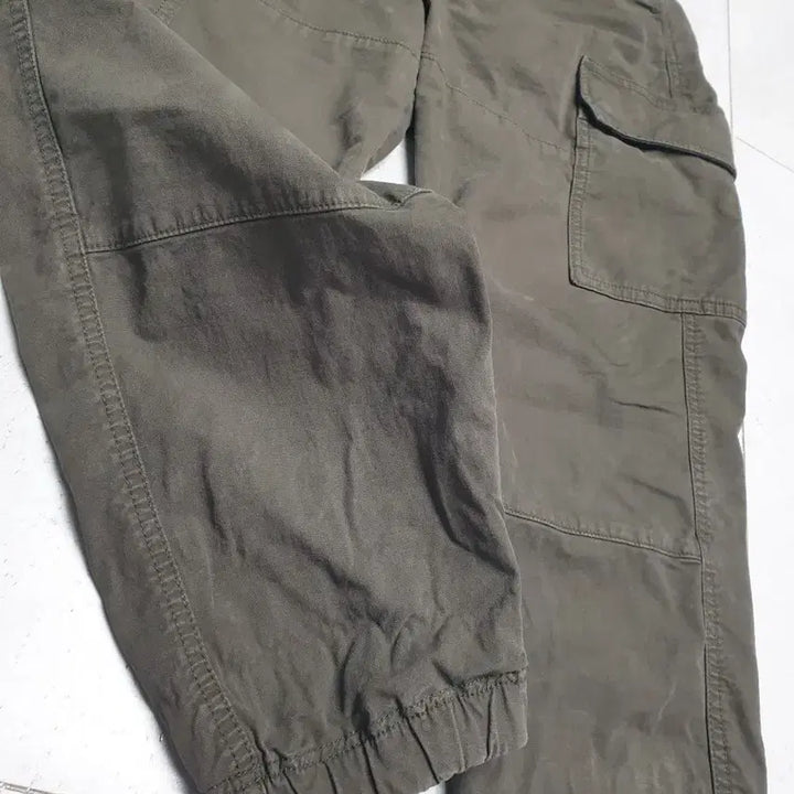 [BUNJANG] Uniqlo Cargo Pants Khaki / 유니클로 카고 바지 카키 68-76