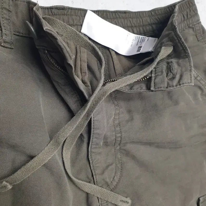 [BUNJANG] Uniqlo Cargo Pants Khaki / 유니클로 카고 바지 카키 68-76
