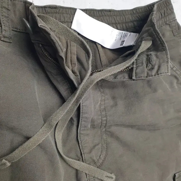 [BUNJANG] Uniqlo Cargo Pants Khaki / 유니클로 카고 바지 카키 68-76