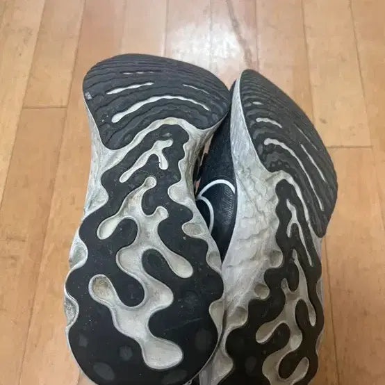 [BUNJANG] Nike Infinity Run Black 275 Sneakers / 나이키 인피니티런 블랙 275