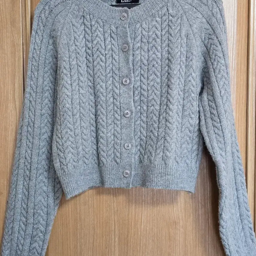 [BUNJANG] LAP Gray Cable Knit Crop Cardigan / LAP 랩 그레이 케이블 니트 크롭 가디건