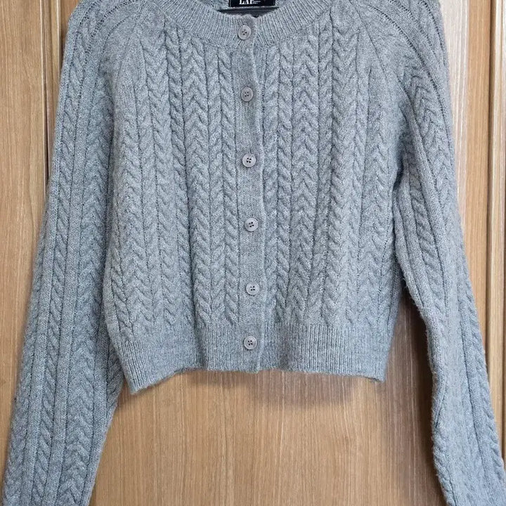 [BUNJANG] LAP Gray Cable Knit Crop Cardigan / LAP 랩 그레이 케이블 니트 크롭 가디건
