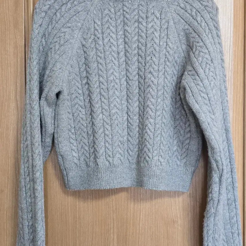 [BUNJANG] LAP Gray Cable Knit Crop Cardigan / LAP 랩 그레이 케이블 니트 크롭 가디건
