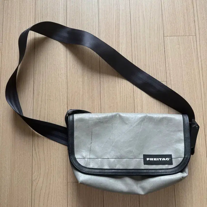 [BUNJANG] Freitag Hawaii Five-O Matte Crossbody Bag / 프라이탁 하와이파이브오 무광 무채색 팝니다!