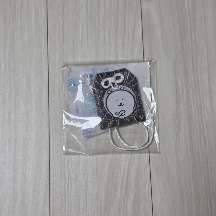 [BUNJANG] Naganomarket Nongdamgom Four-Character Idiom Charm / 나가노마켓 농담곰 사자성어 오마모리 부적 인형