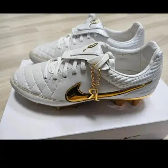 [BUNJANG] Nike Tiempo White/Gold Soccer Cleats / 나이키 티엠포 축구화 화이트/골드 255사이즈