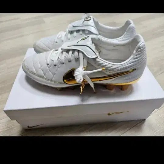 [BUNJANG] Nike Tiempo White/Gold Soccer Cleats / 나이키 티엠포 축구화 화이트/골드 255사이즈