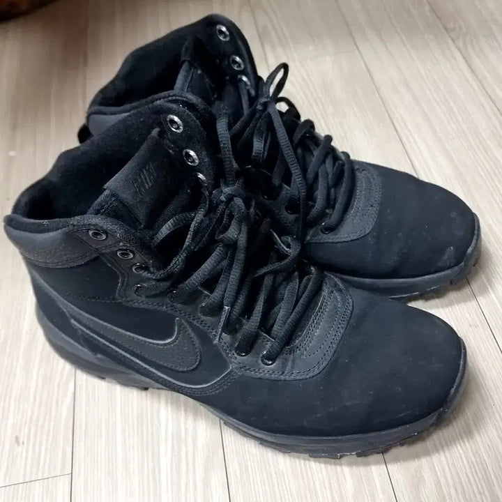 [BUNJANG] Nike Manoa Black High-Top Sneakers / 나이키 마노아 블랙 하이탑 운동화(270-275)