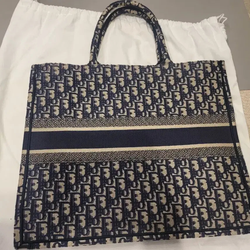 [SOLD OUT] 디올 북토트백 라지