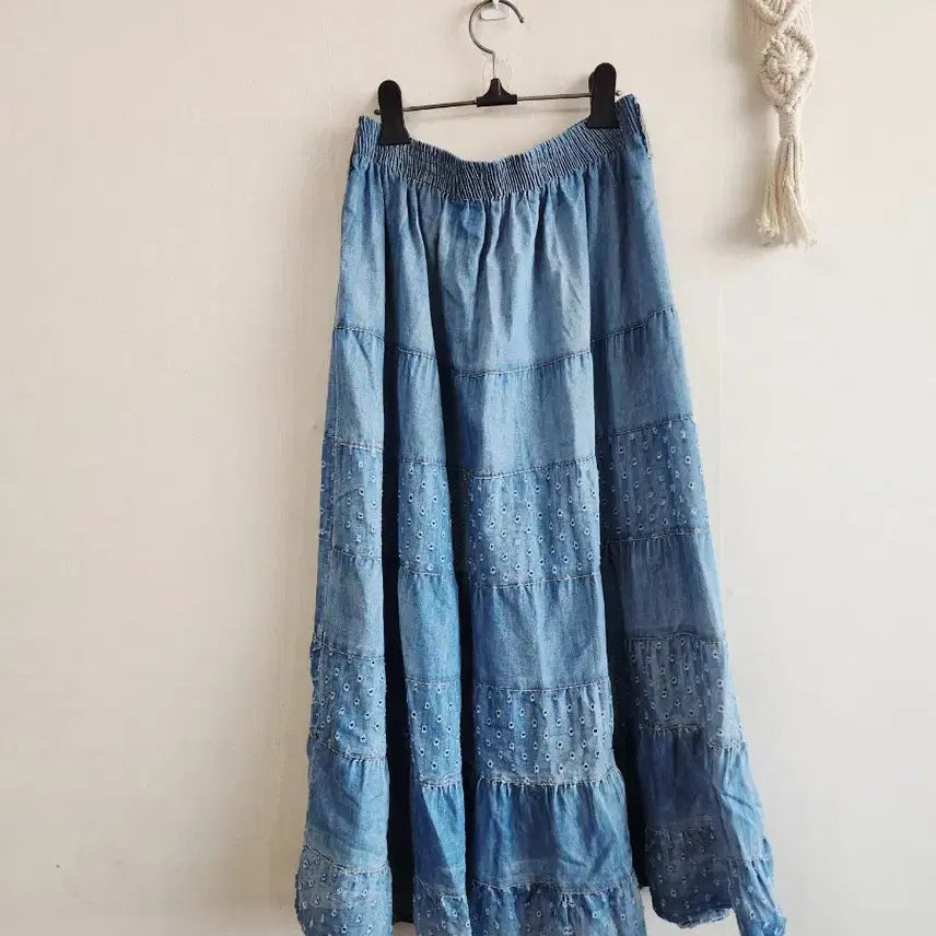 [SOLD OUT] 펀칭 아일렛 데님 캉캉 스커트