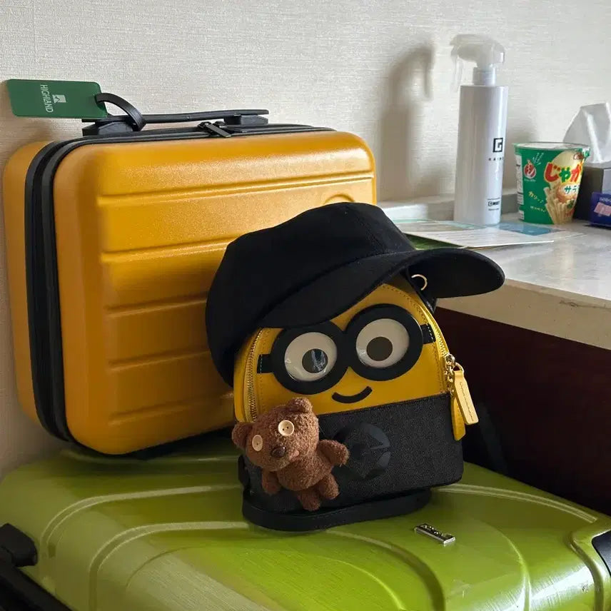 [BUNJANG] FION Minions Collaboration Leather Backpack / FION 미니언즈 콜라보 가방 + 곰돌이 인형