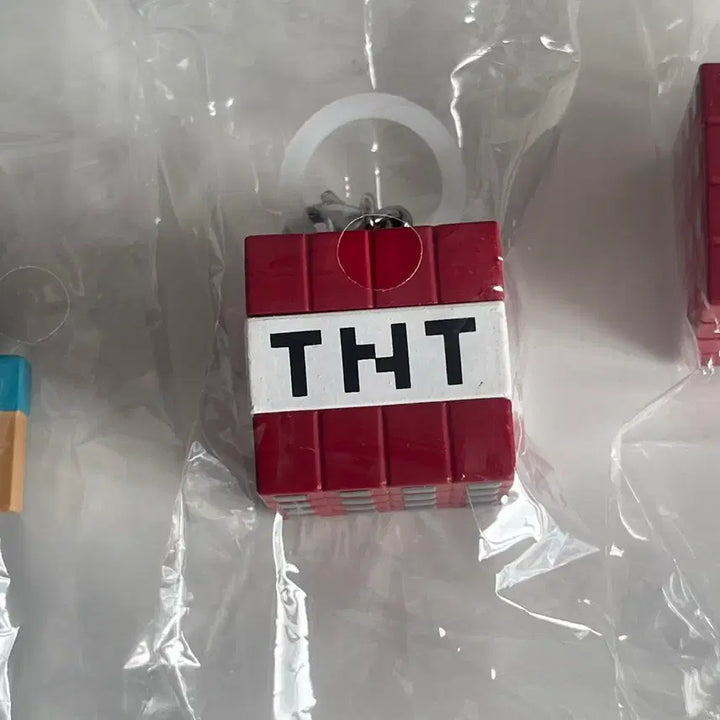 [BUNJANG] Bandai Minecraft Steve &amp; TNT Character Keyring / 반다이 마인크래프트 캐릭터 키링 가챠폰 메지루시