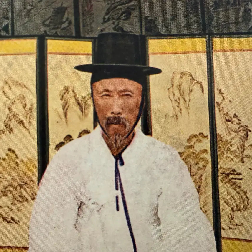 [BUNJANG] 1930s Korean Old Gentleman Autograph Postcard with Traditional Attire and Landscape Folding Screen / 1930년 - 조선의 노신사 - 자필 엽서 - 두루마기 버선 산수화 병풍