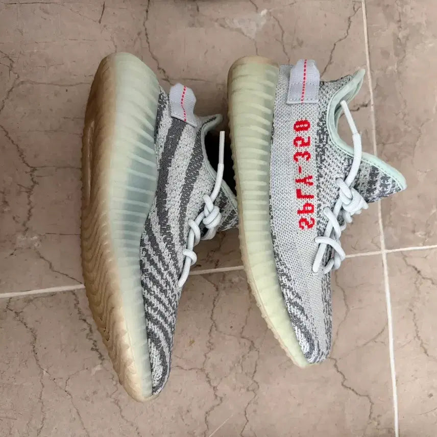 [BUNJANG] Adidas Yeezy Boost 230 Sneakers / 아디다스 이지부스트 230