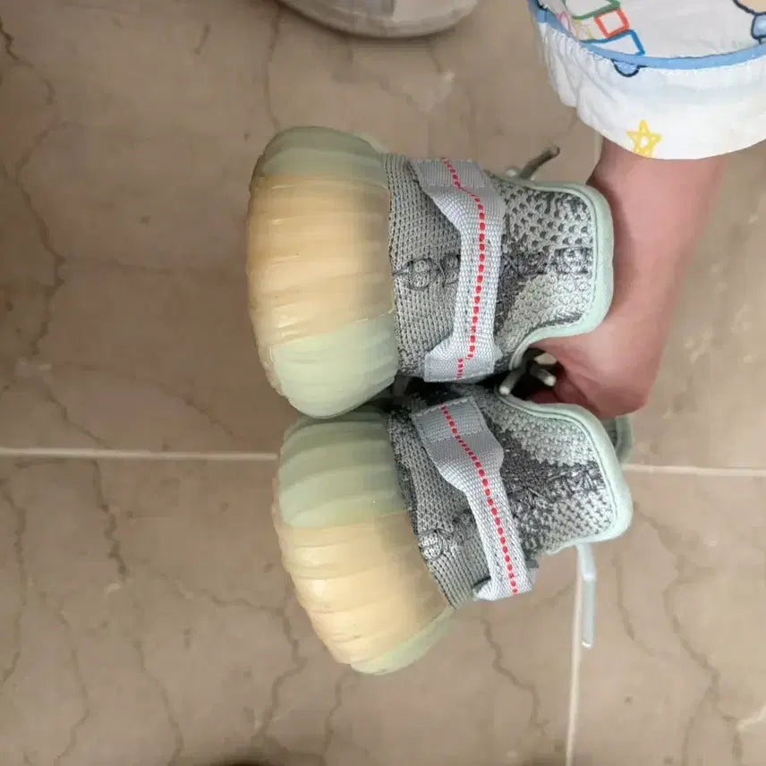 [BUNJANG] Adidas Yeezy Boost 230 Sneakers / 아디다스 이지부스트 230